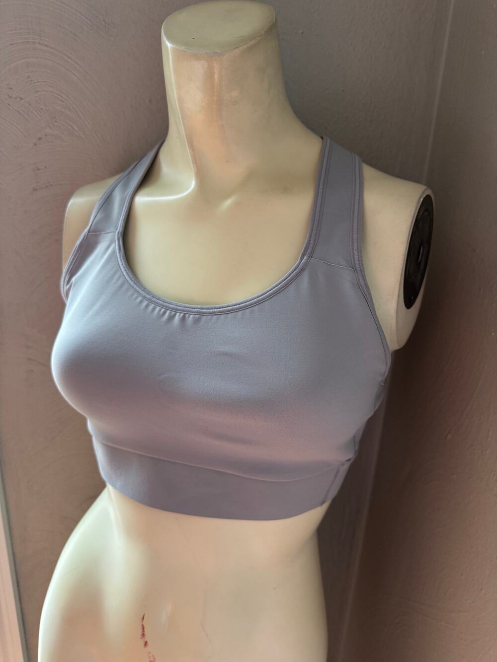 Athleta Hustle Sports Bra in Muted Lilac. Size 36 B/C
